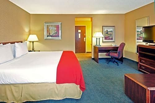 Holiday Inn Express Hotel Fort Campbell-Oak Grove