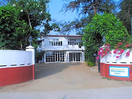 Palm Grove Holiday Inn