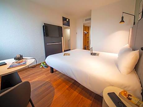 Standard Room with one single bed