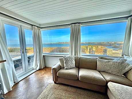 Sea-Views-3 Bed-Detached Bungalow-Secure Garden-Trearddur Bay