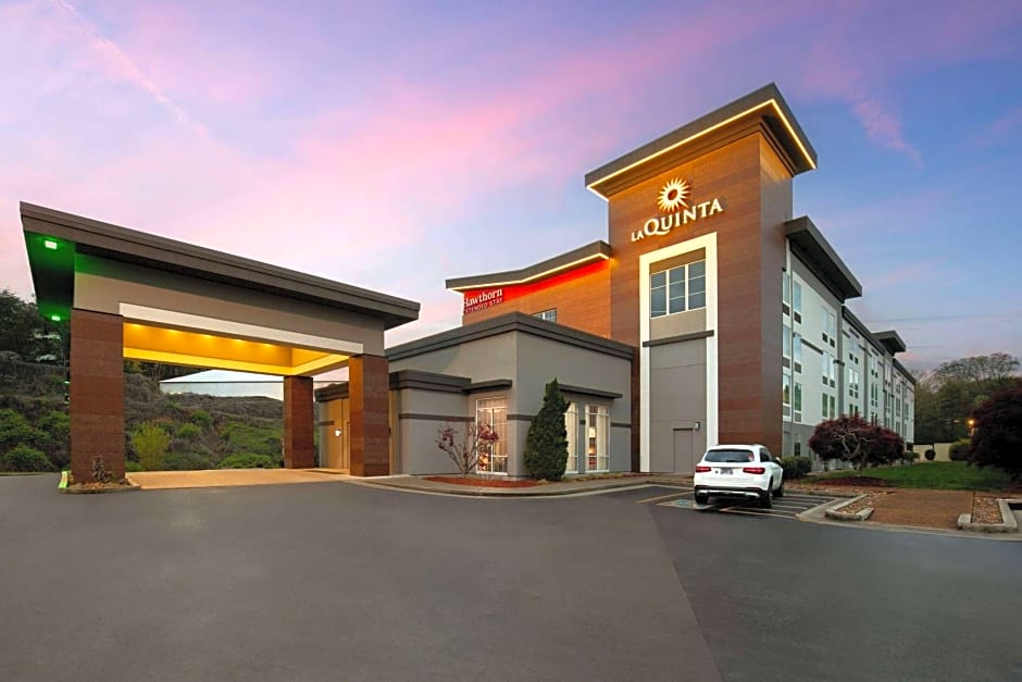 La Quinta Inn & Suites by Wyndham Knoxville Central Papermill