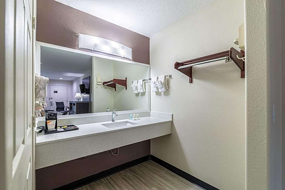 Quality Inn & Suites Canton
