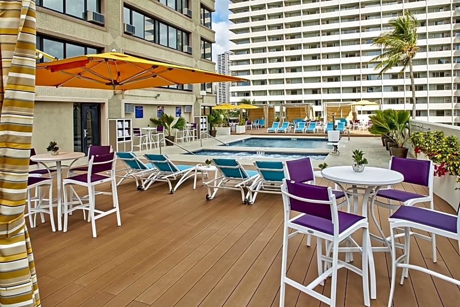 Holiday Inn Express Waikiki, an IHG Hotel