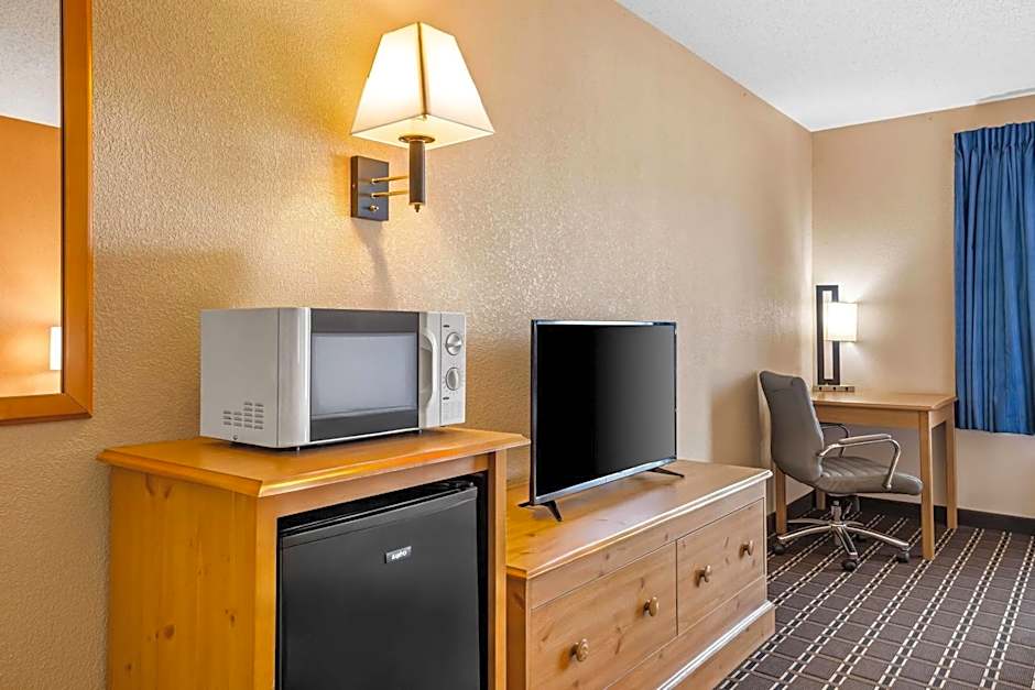 Days Inn by Wyndham Black River Falls
