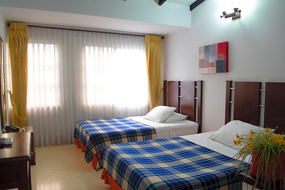 Hotel Calima Real