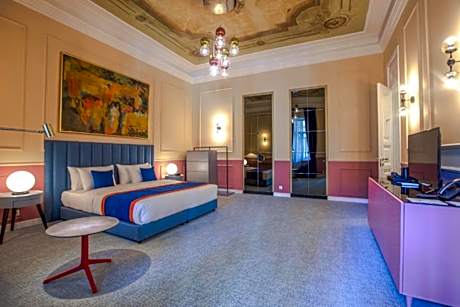 Heritage Hotel & Suites