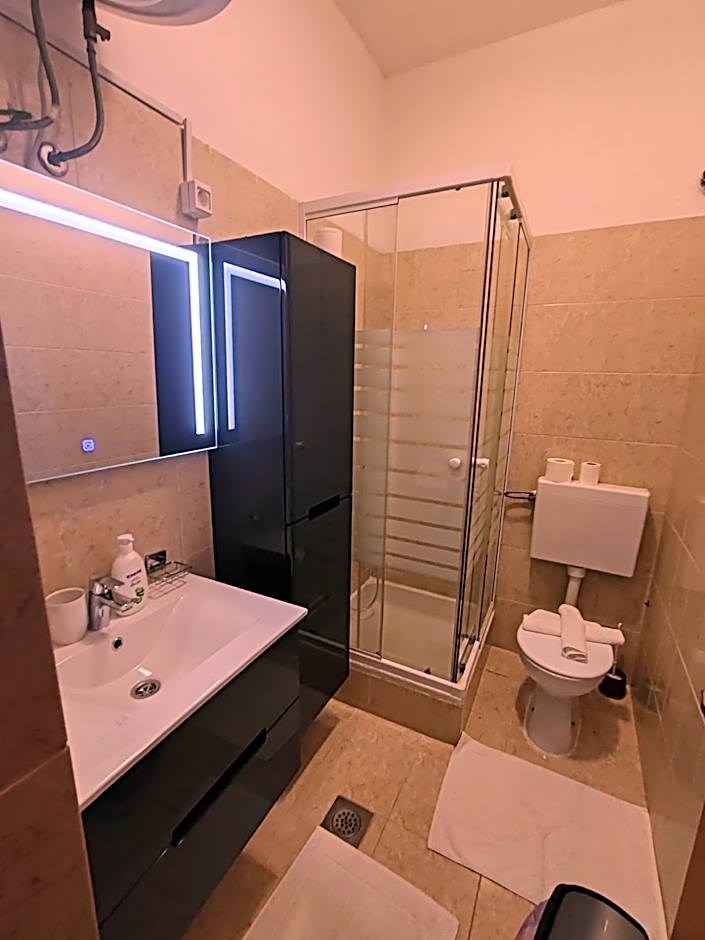 Apartments and pansion M&R