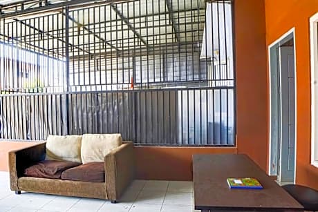 Hotel O Penginapan Syariah Faster Inn