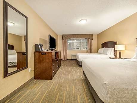 1 Bedroom Suite Pool View 2 Queen