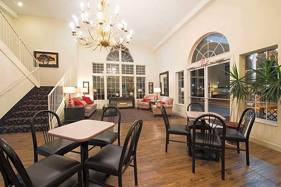 Super 8 by Wyndham Richmond