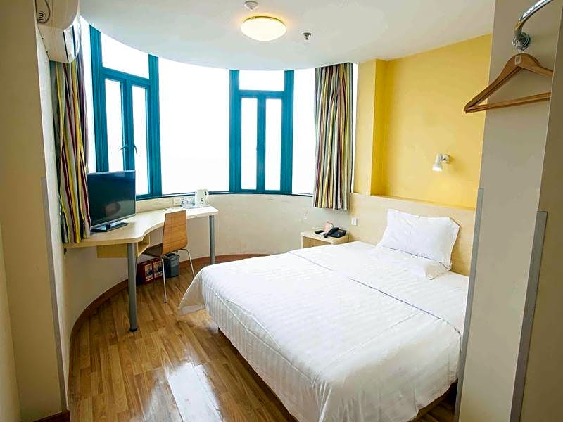 7 Days Inn Guiyang Erge Road Branch – Guiyang, MN