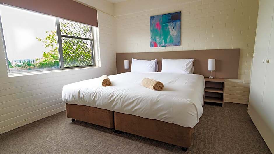 Adina Place Motel Apartments