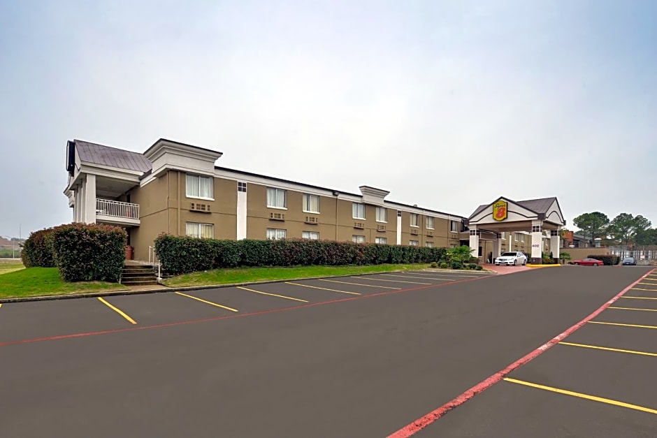 Super 8 by Wyndham Grand Prairie North