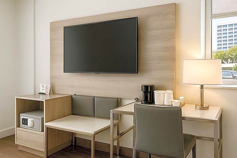 Travelodge by Wyndham LAX South