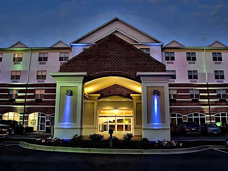 2 Queen Standard Communications Accessible