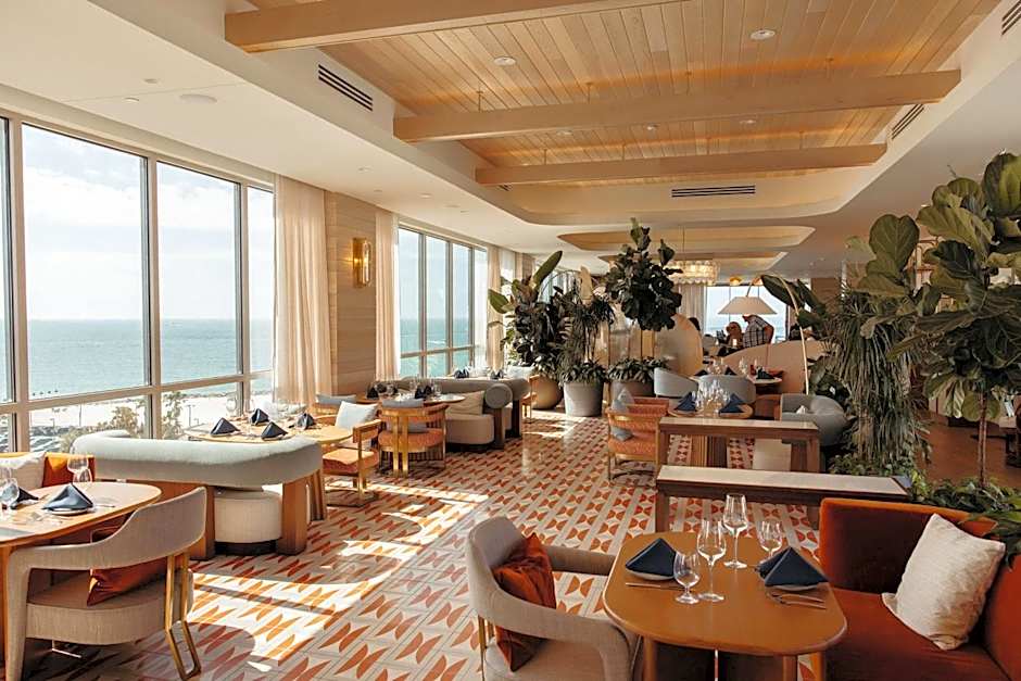 The Hiatus Clearwater Beach, Curio Collection by Hilton