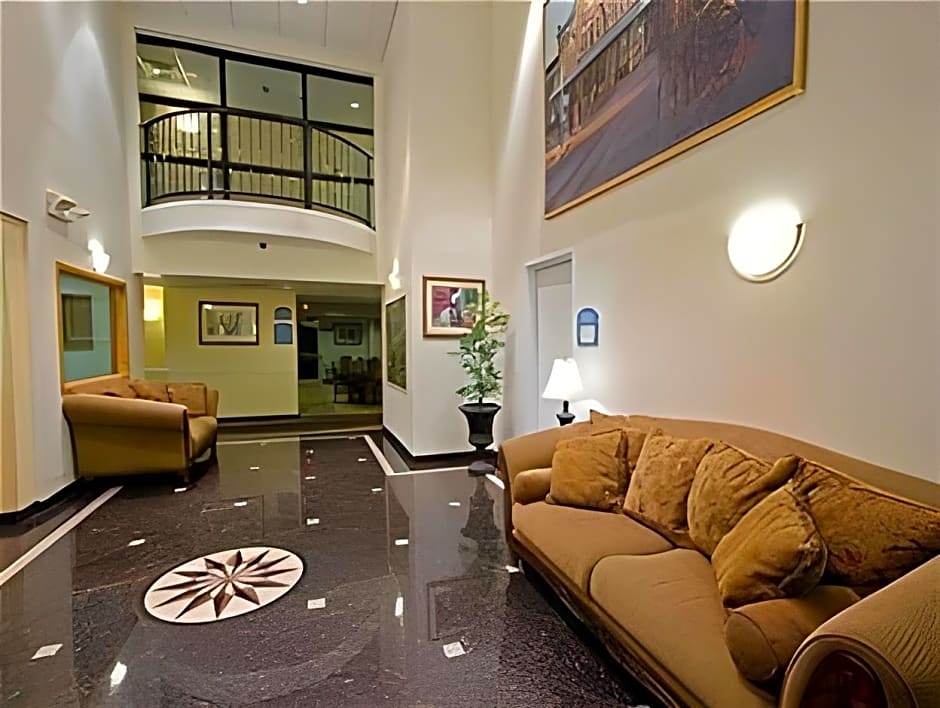 Holiday Inn Express Hotel & Suites Columbus By IHG