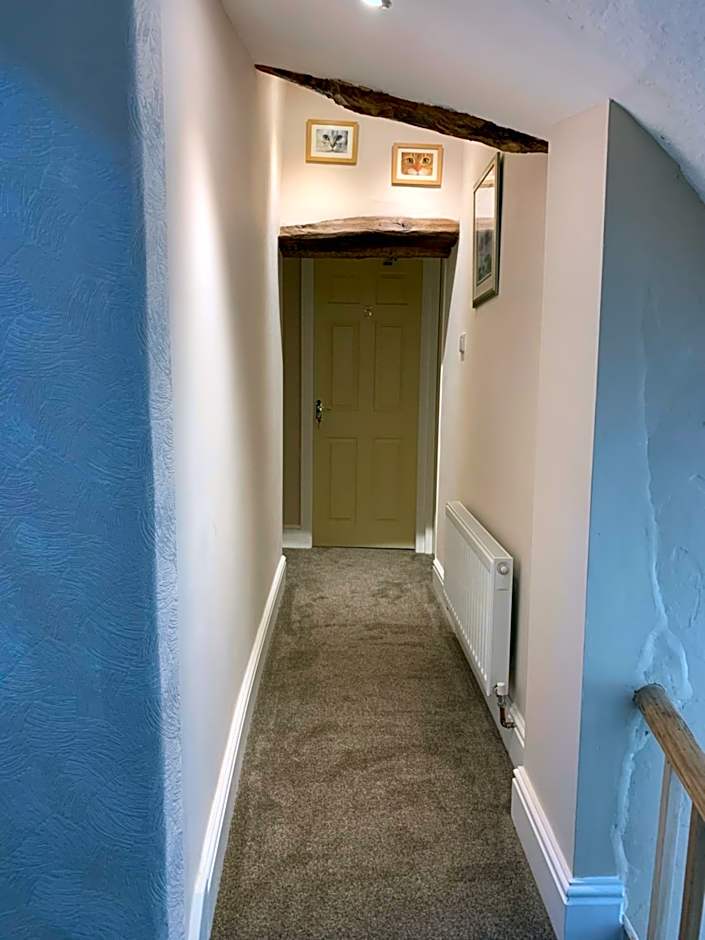 Fox and hounds starbotton