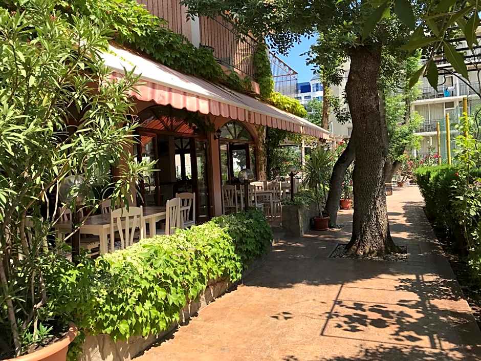 Oleander House and Tennis Club