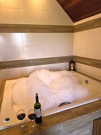 Deluxe Suite with Spa Bath