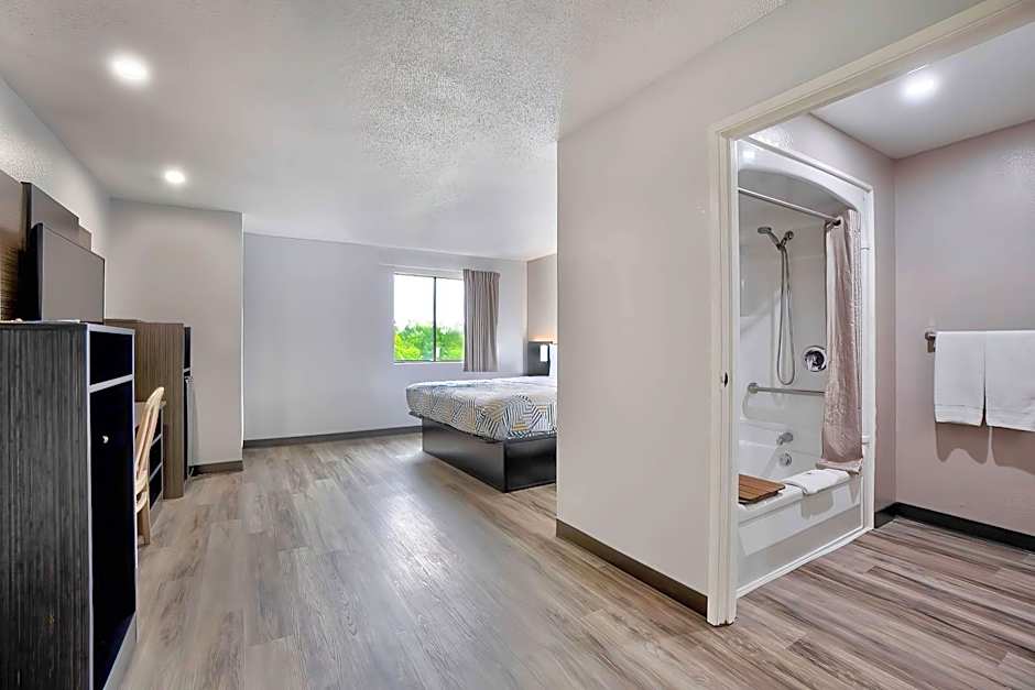 Motel 6-Benbrook, TX - Fort Worth