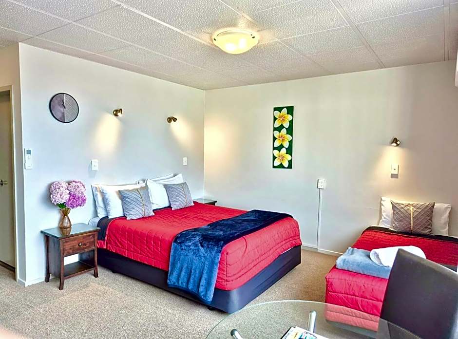 Absolute Lake View Motel