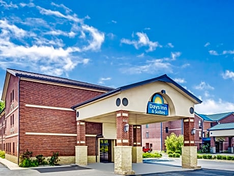 Days Inn & Suites by Wyndham Jeffersonville IN
