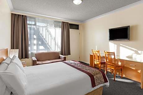 Queen Room with Spa Bath