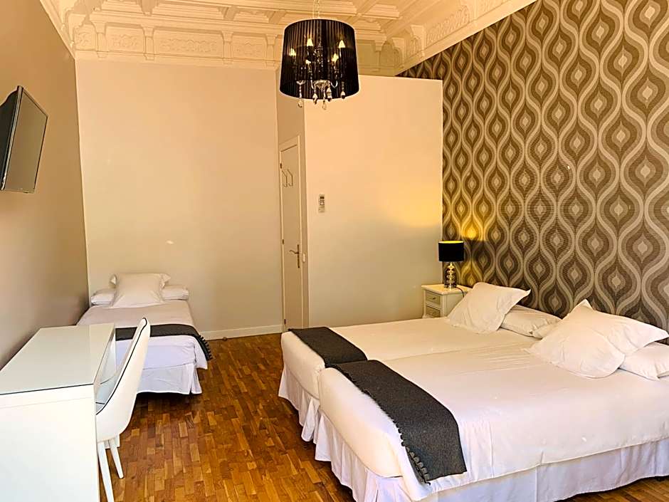 Super Balmes Guest House