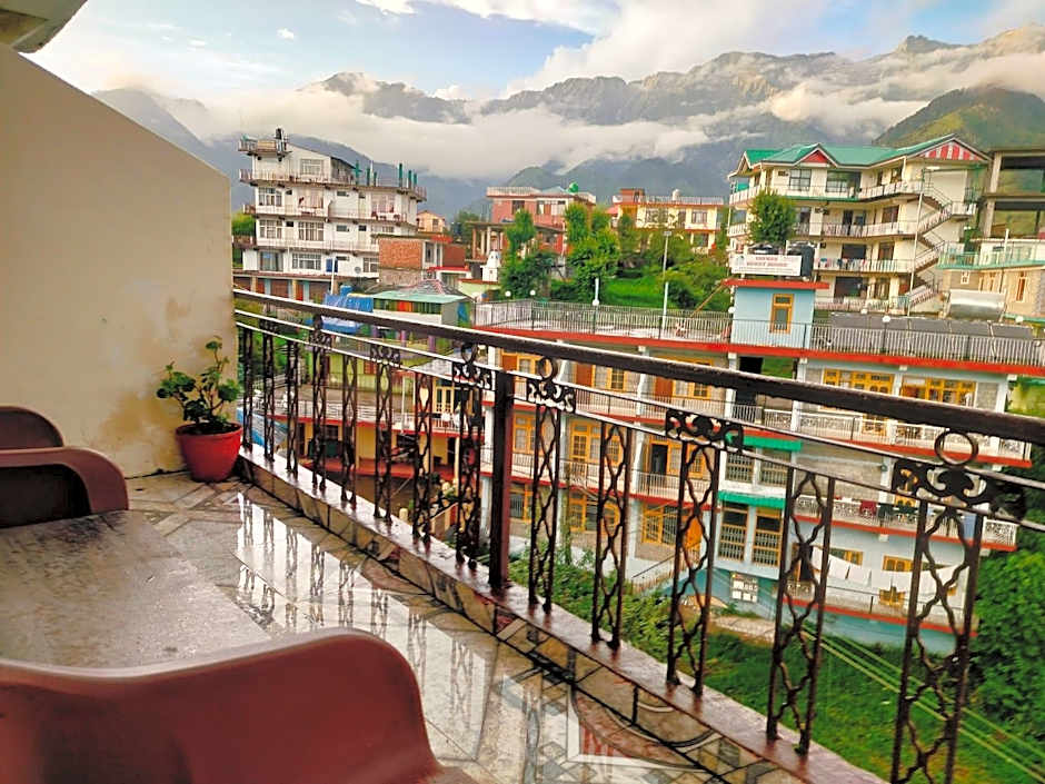 Snow Crest Inn l A Pure Veg Hotel