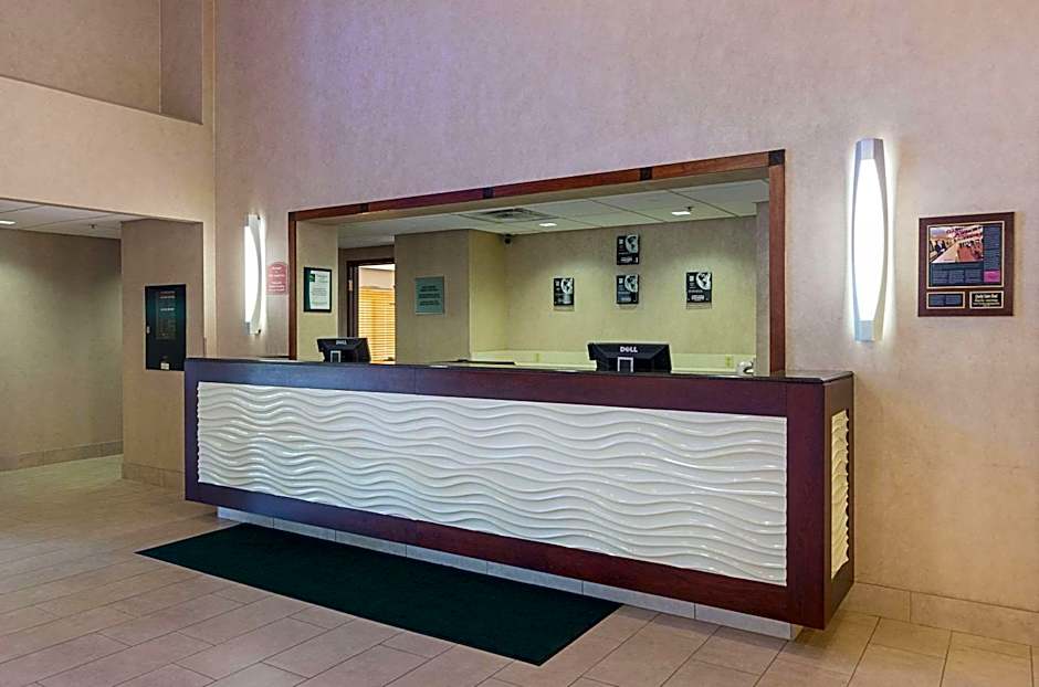 Quality Suites Lansing