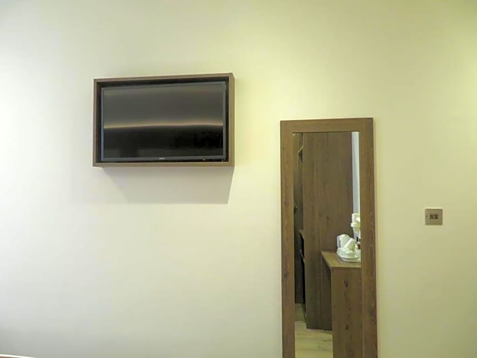 Glendale Hyde Park Hotel