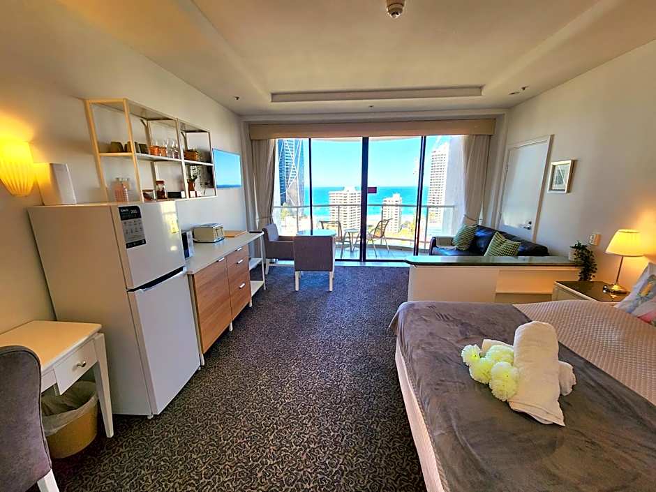 Deluxe Private Apartment and Studio - Ocean Views