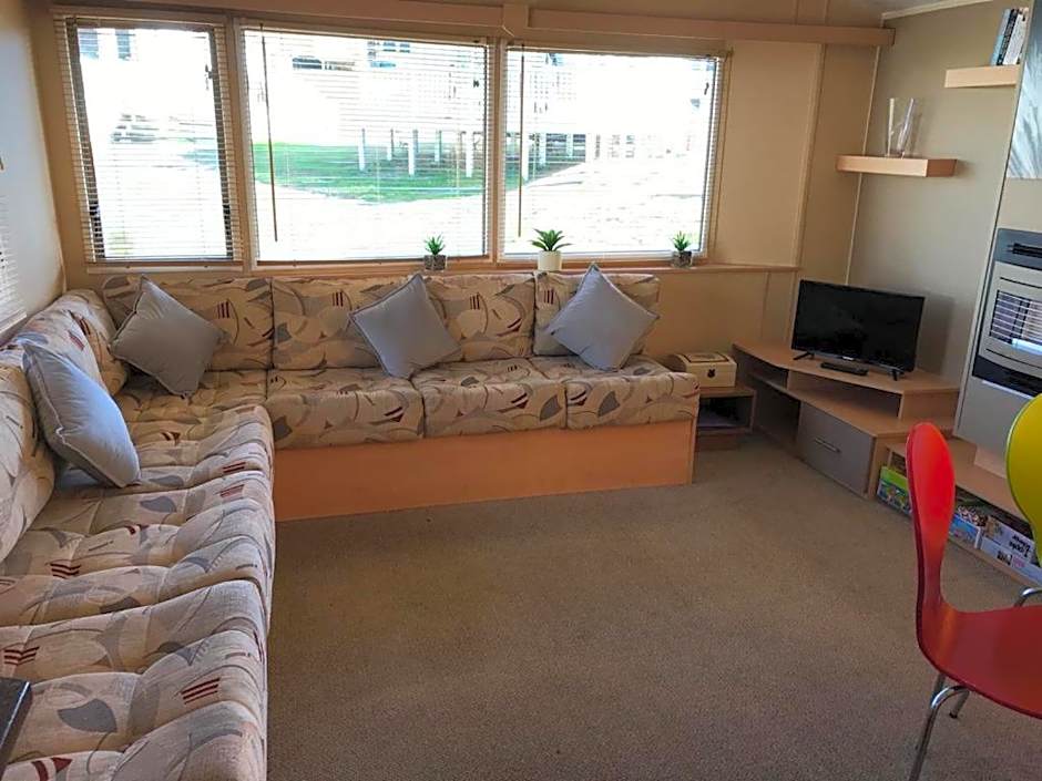 "Trinity" at Whitecliff Bay Isle of Wight- Yarborough View 4