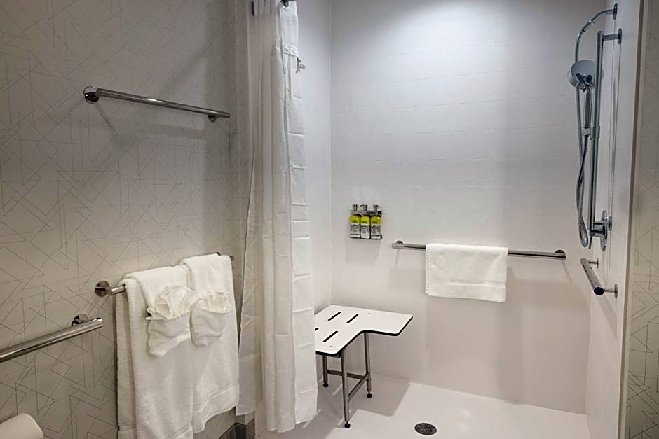 Holiday Inn Express & Suites - Harrisonburg University Area By IHG