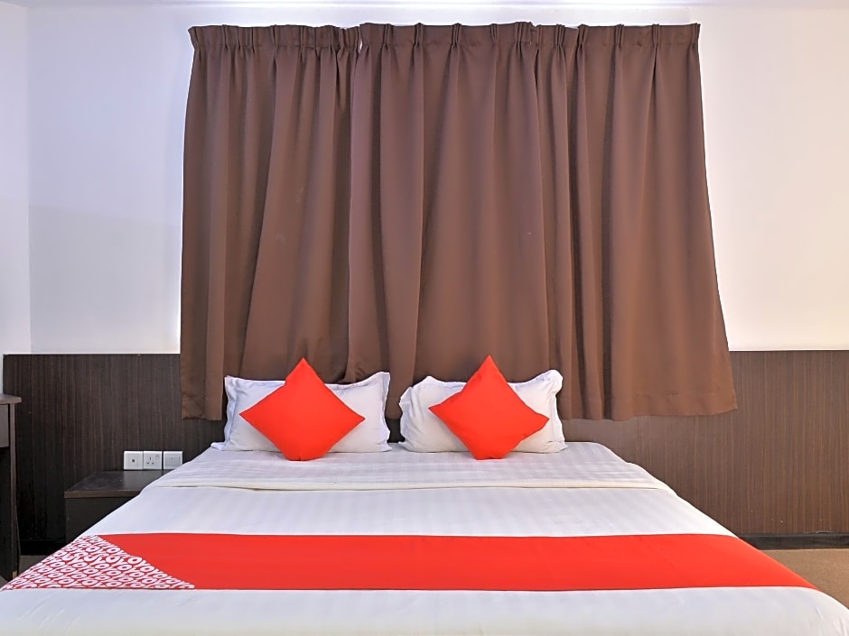 OYO 43960 Laksamana Executive & Boutique Hotel