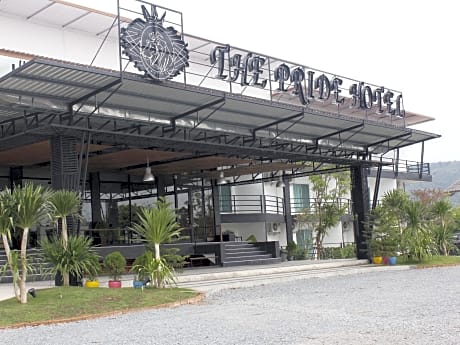 The Pride Hotel At Laemsing