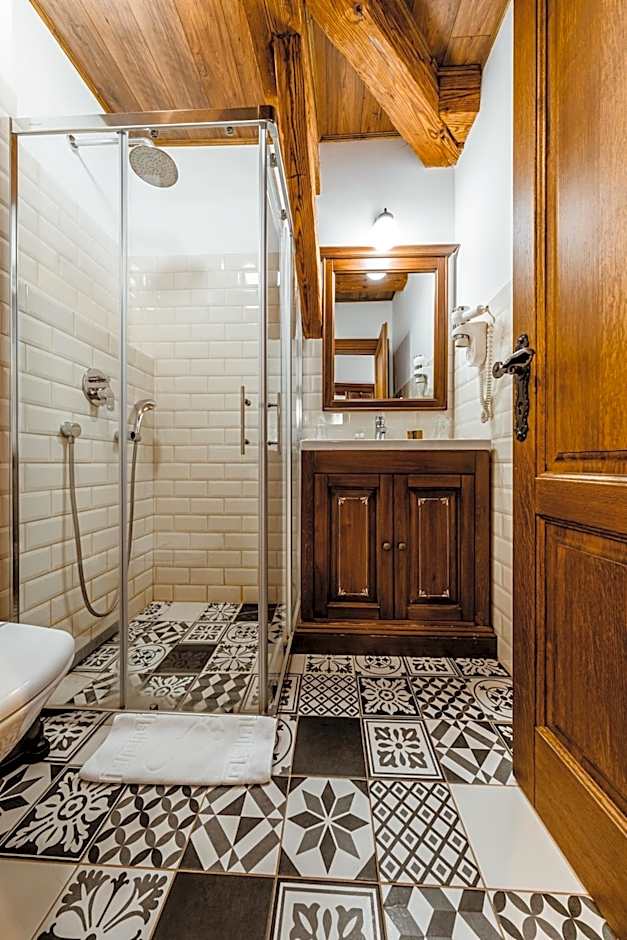 CASA CHITIC - HOTEL & RESTAURANT- Str Nicolae Balcescu 13