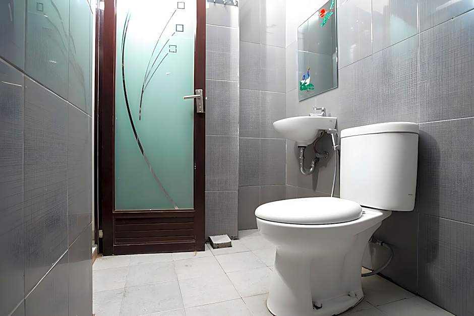 RedDoorz near Palembang Trade Center 3