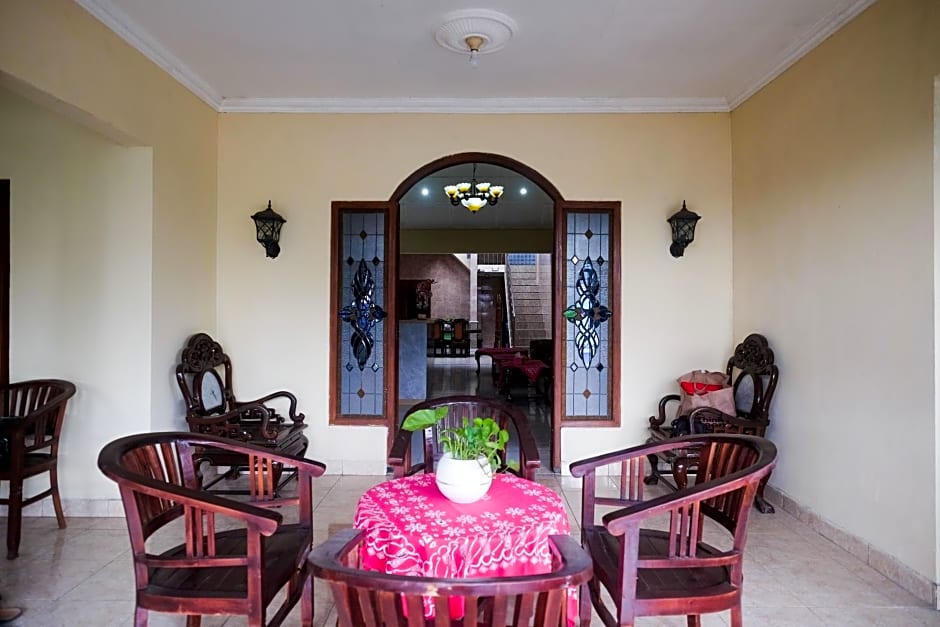 RedDoorz near Candi Ratu Boko 2