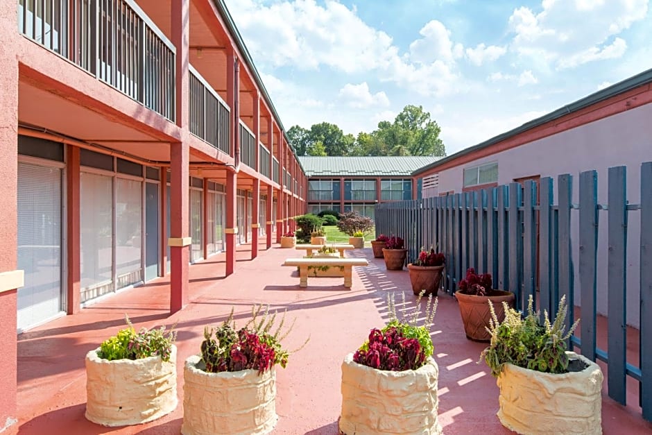 Americas Best Value Inn St. Joseph at I-29
