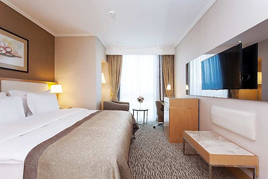 Photo 1 of 9 of Suite