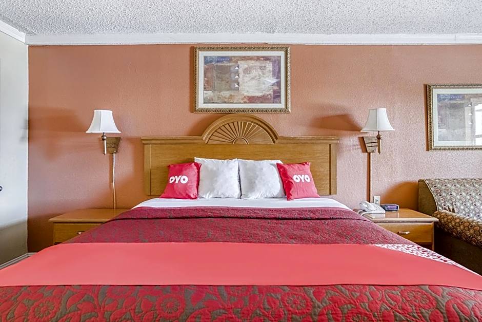 OYO Hotel Pineville LA Hwy 165