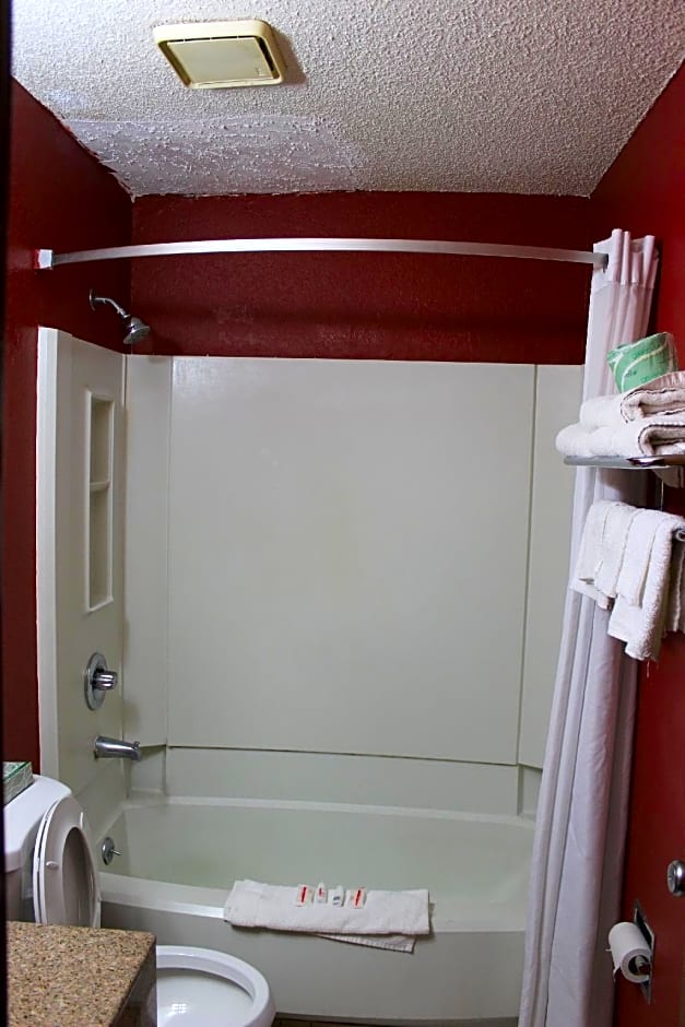 Super 8 by Wyndham Kalamazoo – Kalamazoo, MI