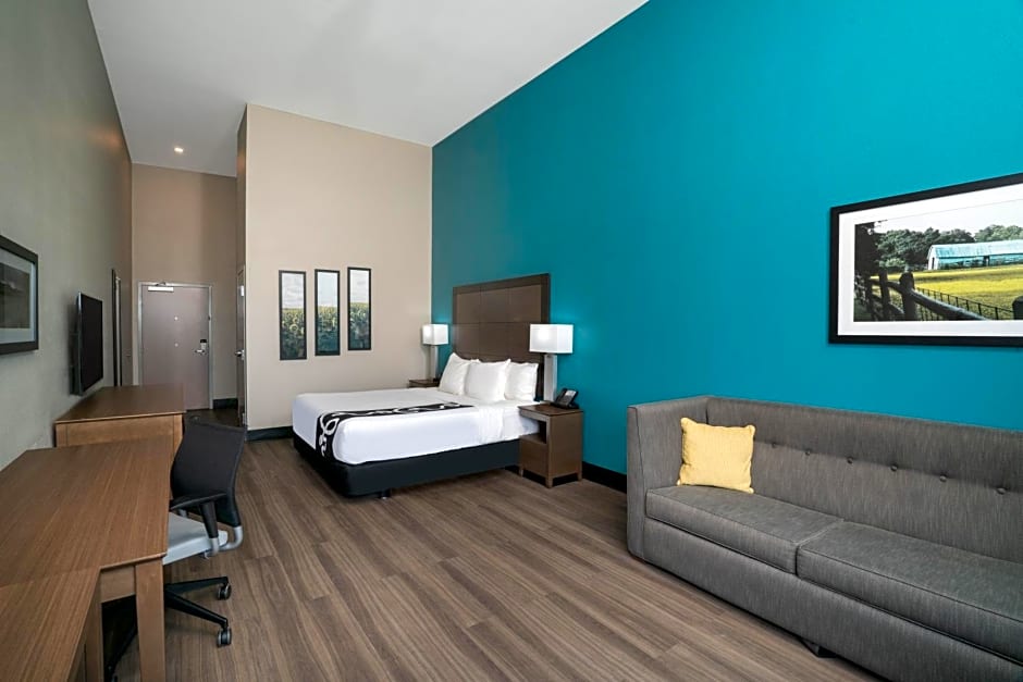 La Quinta Inn & Suites by Wyndham West Memphis