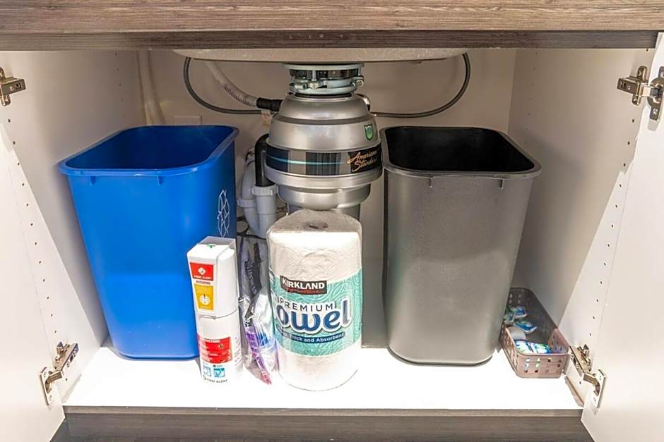 Paid Garage Parking- King Bed-balcony Wd 55" Tv