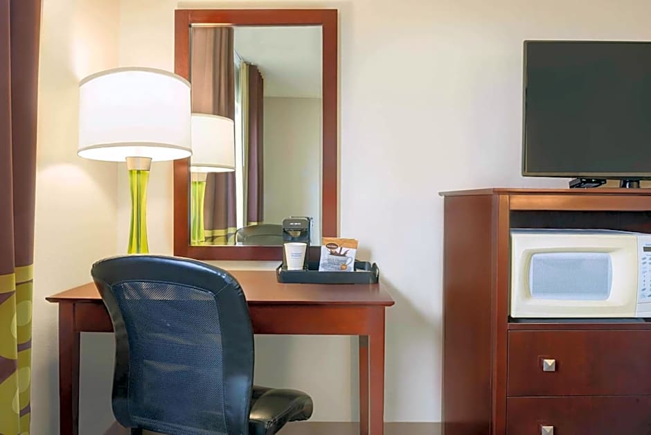 Super 8 by Wyndham Bethany MO