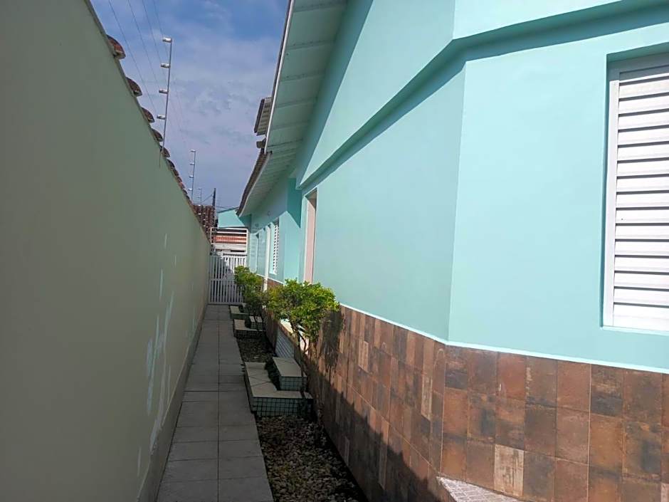 SOBRADO-BERTIOGA-Uso exclusivo para grupos de até 12 pessoas em 1 até 4 suítes