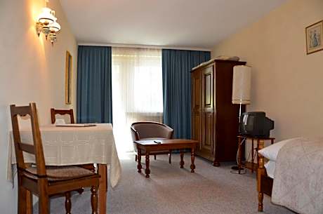 Standard Double Room with Balcony and Mountain View