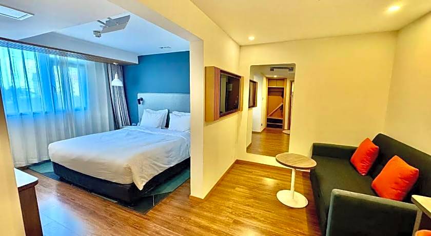 Holiday Inn Express Qingdao City Center By IHG